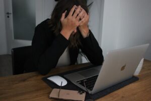 Hogyan kezeld az online zaklatást vagy trollkodást?