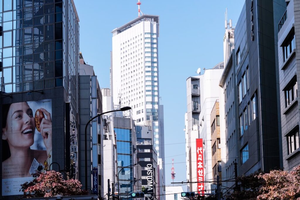 A film varázslatos ereje: Hogyan formálja a mozgókép a városok globális imázsát