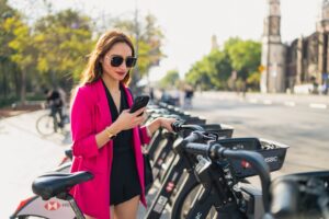 A divat mint csendes kommunikáció: Hogyan szólunk anélkül, hogy egy szót is ejtenénk